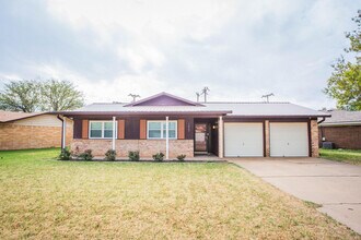 1407 Elkhart Ave in Lubbock, TX - Building Photo - Building Photo