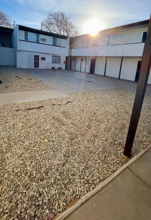 311 W Lancaster Blvd in Lancaster, CA - Building Photo