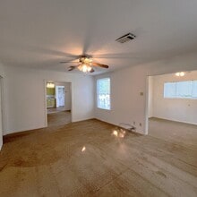 900 Marvin Ave in Leesville, LA - Building Photo - Building Photo