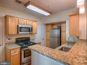 12854 Fair Briar Ln in Fairfax, VA - Building Photo - Building Photo