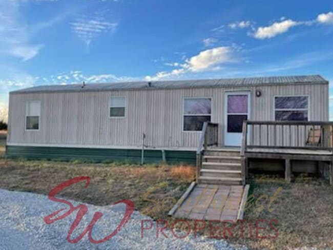 property at 330 Private Rd 1615