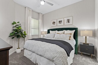 Axis Camelback in Phoenix, AZ - Building Photo - Building Photo