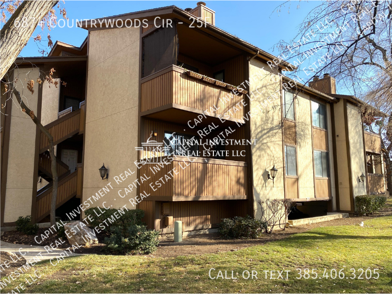 6874 Countrywoods Cir in Cottonwood Heights, UT - Building Photo