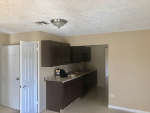 107 Highland Ave in Lehigh Acres, FL - Building Photo - Building Photo