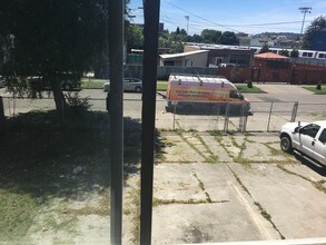 1317 Burbeck Ave in Richmond, CA - Foto de edificio - Building Photo