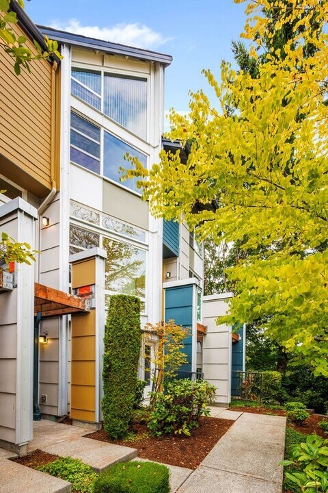 15130 NE 81st Way in Redmond, WA - Building Photo