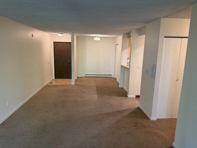 14605 NE 34th St in Bellevue, WA - Building Photo - Building Photo