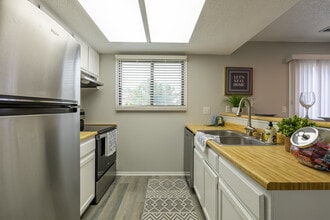 The Hill in Norfolk, NE - Foto de edificio - Interior Photo