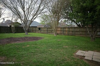 206 Windcreek Ln in Youngsville, LA - Building Photo - Building Photo