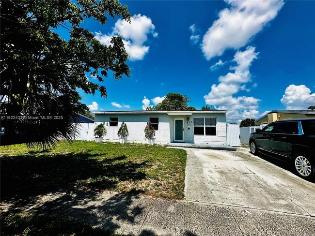 property at 800 N 69th Ave