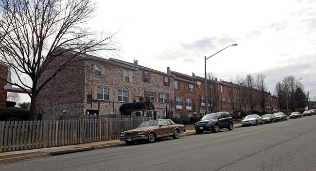 Carydale Village in Alexandria, VA - Building Photo - Building Photo