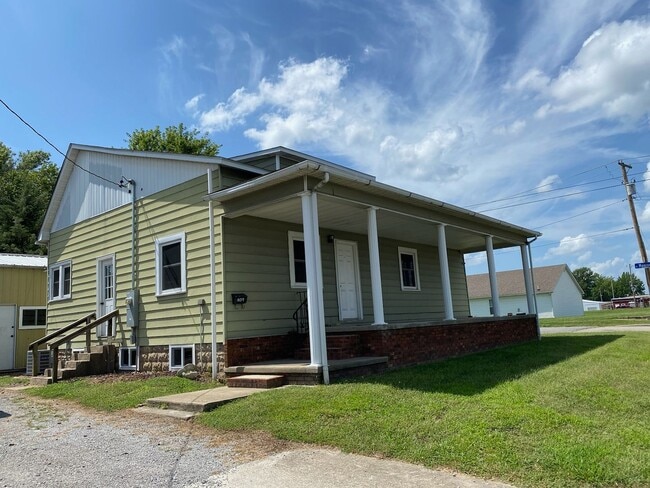209 W Deyoung St in Marion, IL - Building Photo - Building Photo
