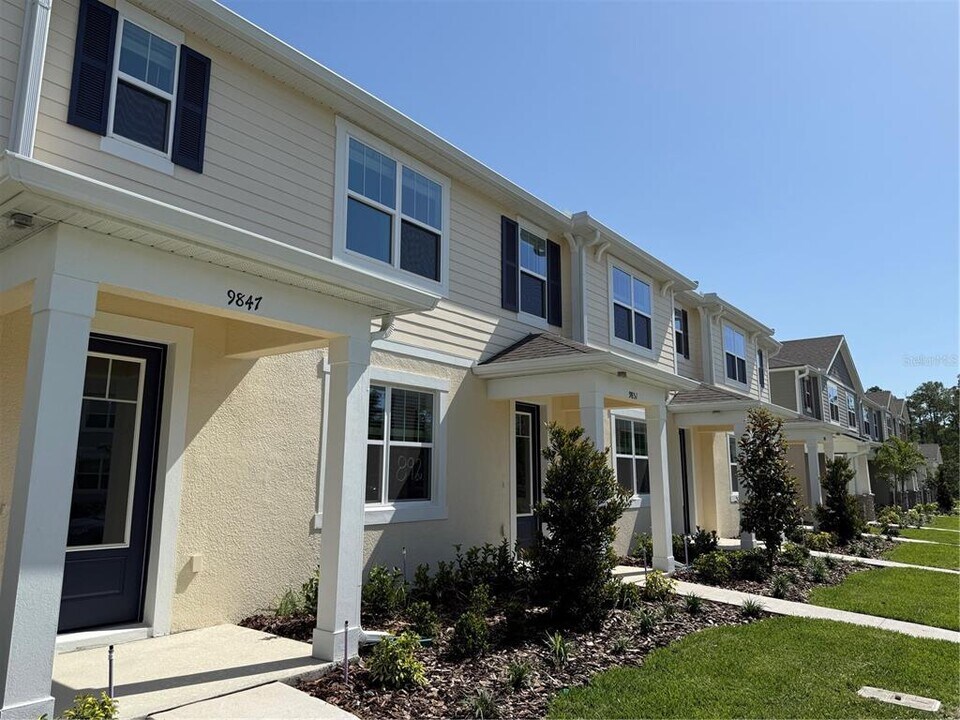 9847 Walkway Dr in Orlando, FL - Building Photo