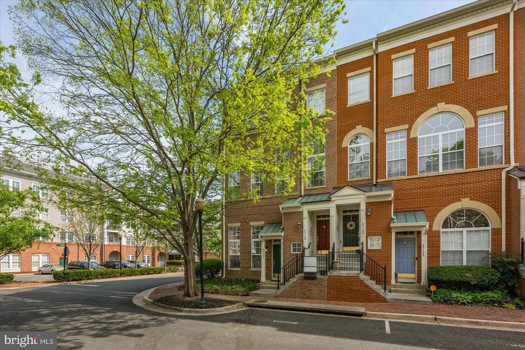 4910 Barbour Dr in Alexandria, VA - Building Photo