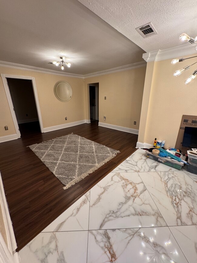 2653 Madrid St in New Orleans, LA - Foto de edificio - Building Photo