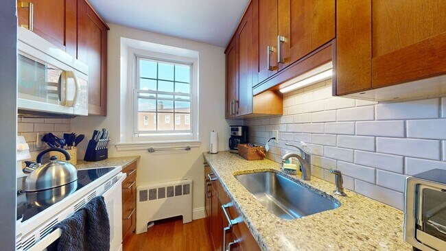 1 Lanark Rd in Brookline, MA - Building Photo - Building Photo