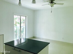 6891 Bay Dr in Miami Beach, FL - Foto de edificio - Building Photo