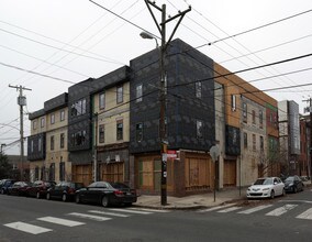 404 Queen St in Philadelphia, PA - Building Photo - Building Photo