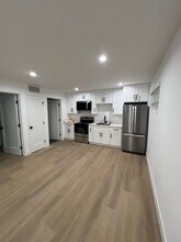 24332 Chestnut St Newhall, CA 91321 in Santa Clarita, CA - Foto de edificio - Building Photo