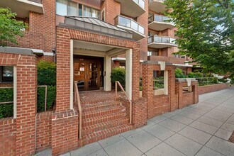 2320 Wisconsin Ave NW in Washington, DC - Building Photo - Building Photo