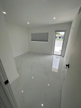 2175 NE 170th St in North Miami Beach, FL - Building Photo - Building Photo