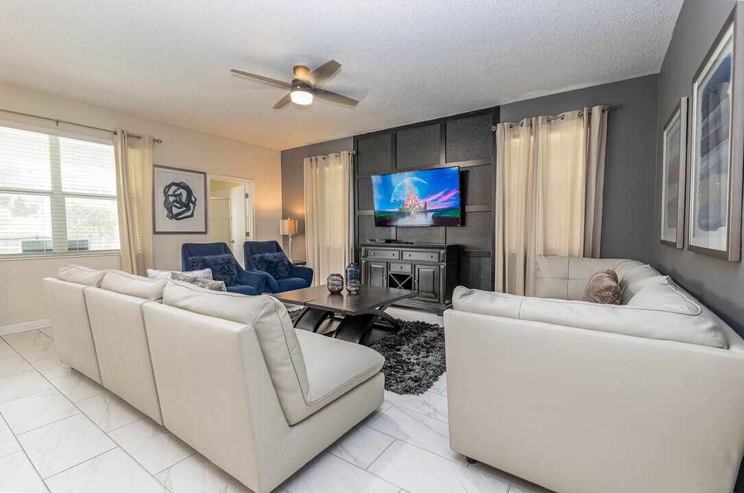 9018 Stinger Dr in Davenport, FL - Building Photo