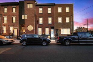 2443 E Cumberland St in Philadelphia, PA - Building Photo