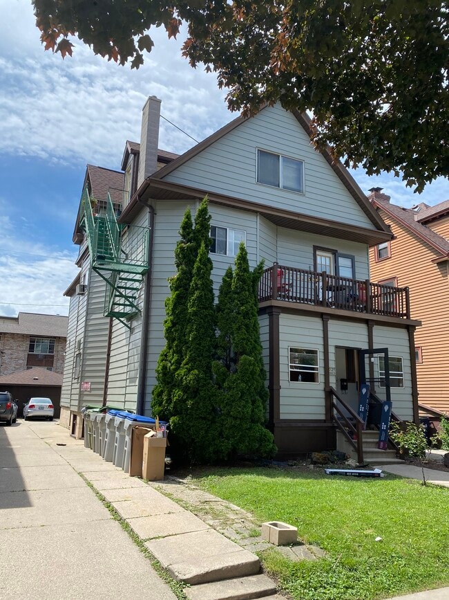 2621 N Maryland Ave, Unit 1