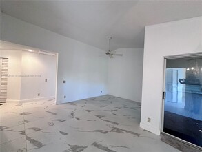 1548 Springside Dr in Weston, FL - Building Photo - Building Photo