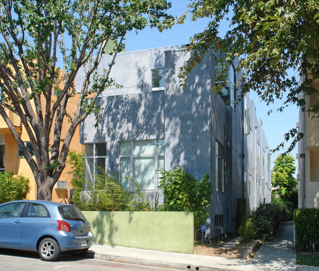 900 N West Knoll Dr in West Hollywood, CA - Building Photo - Building Photo