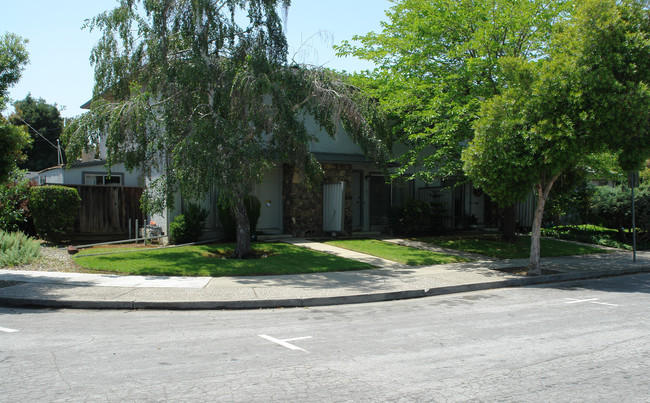 19482 Rosemarie Pl in Cupertino, CA - Building Photo - Building Photo