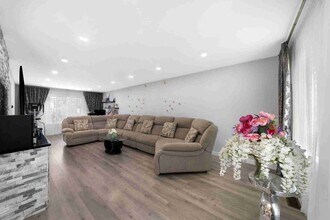 264 N Southport Rd in Mundelein, IL - Foto de edificio - Building Photo