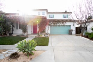 1616 Flores Way in Woodland, CA - Building Photo