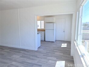 148 W Victory Rd in Henderson, NV - Building Photo - Building Photo