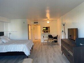 2560 S Ocean Blvd in Palm Beach, FL - Foto de edificio - Building Photo