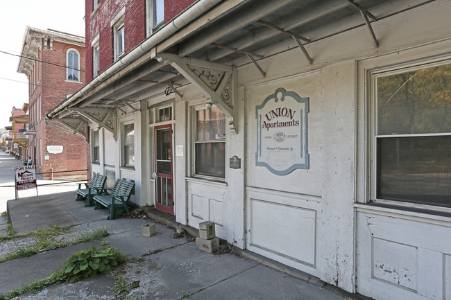 403-407 Main St in Brookville, PA - Building Photo - Building Photo