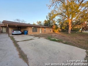 915 E Frio St in Pearsall, TX - Building Photo - Building Photo