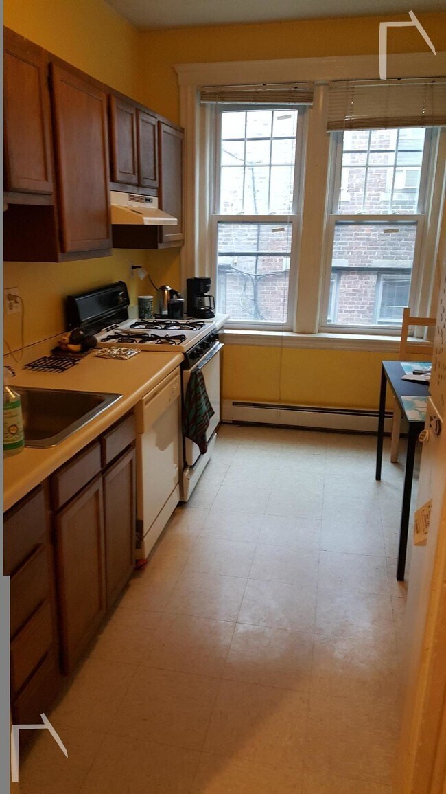 21 Sutherland Rd, Unit 8 in Boston, MA - Foto de edificio - Building Photo