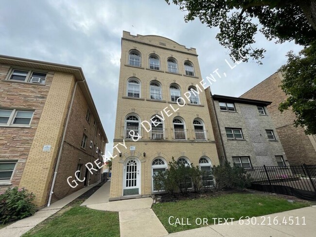 property at 7512 N Claremont Ave