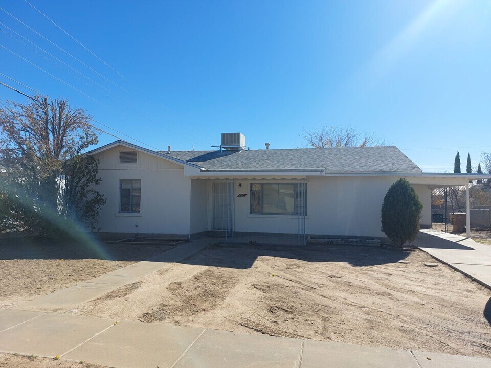 460 Milton Ave in Las Cruces, NM - Building Photo