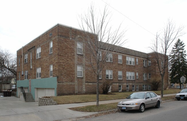 2701 Grand Ave S in Minneapolis, MN - Foto de edificio - Building Photo