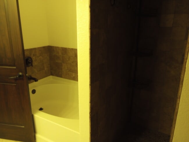 1513 S 3rd St in Floresville, TX - Building Photo - Building Photo