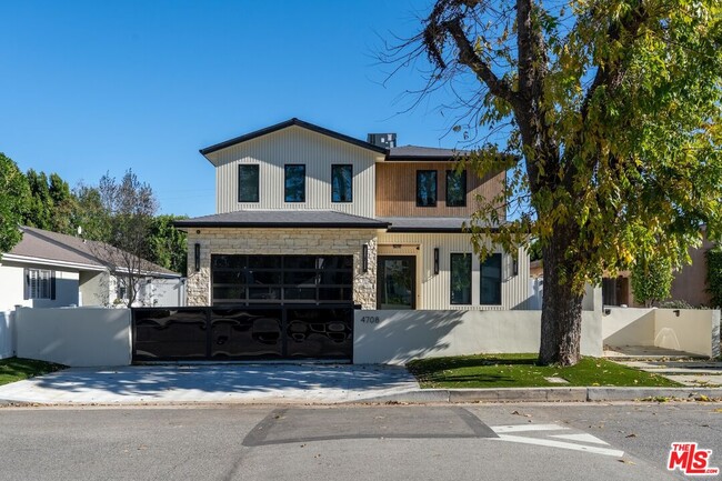 4708 Noble Ave in Los Angeles, CA - Building Photo - Building Photo