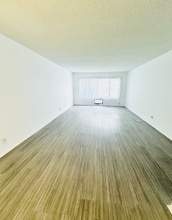 440 Hayworth Ave, Unit 109 in Los Angeles, CA - Building Photo - Building Photo