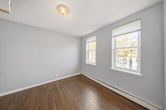 303 3rd St in Jersey City, NJ - Building Photo - Building Photo