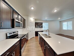 7391 S Copper Rim Dr in West Jordan, UT - Building Photo - Building Photo