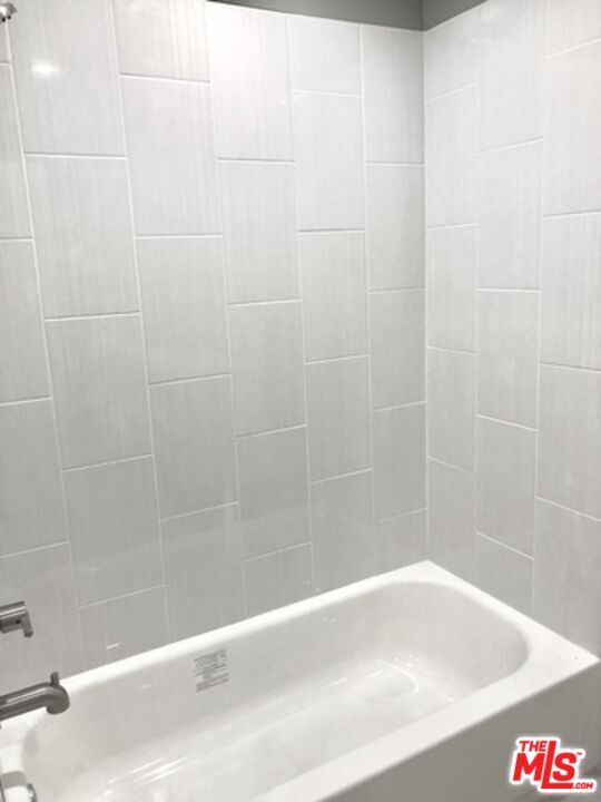 815 S Sherbourne Dr in Los Angeles, CA - Building Photo - Building Photo