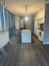 110 Charles St E in Toronto, ON - Building Photo - Building Photo