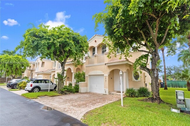 10151 NW 32nd Terrace in Doral, FL - Building Photo - Building Photo
