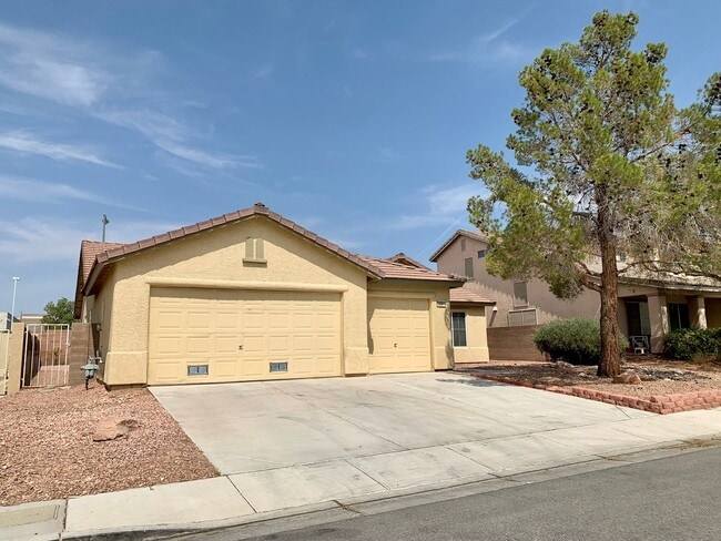 3821 Bombastic Ct in Las Vegas, NV - Building Photo - Building Photo